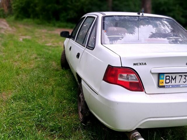 Дэу Нексия 2012 в Тростянец на Automoto.ua Белый Дэу Нексия, объемом двигателя 1.5 л и пробегом 258 тыс. км за 1400 $, фото 3 на Automoto.ua
