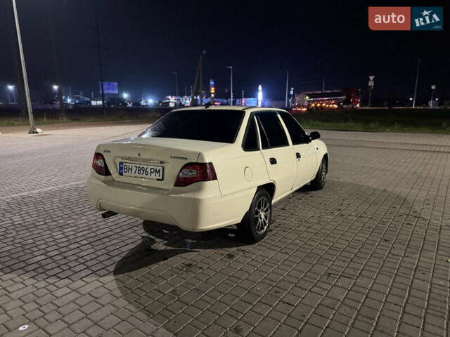 Белый Дэу Нексия, объемом двигателя 1.5 л и пробегом 180 тыс. км за 1950 $, фото 3 на Automoto.ua