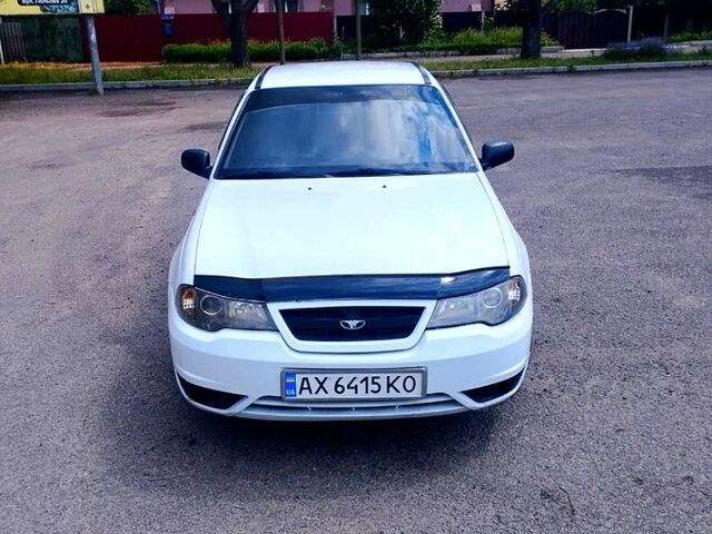Белый Дэу Нексия, объемом двигателя 1.5 л и пробегом 240 тыс. км за 2000 $, фото 3 на Automoto.ua