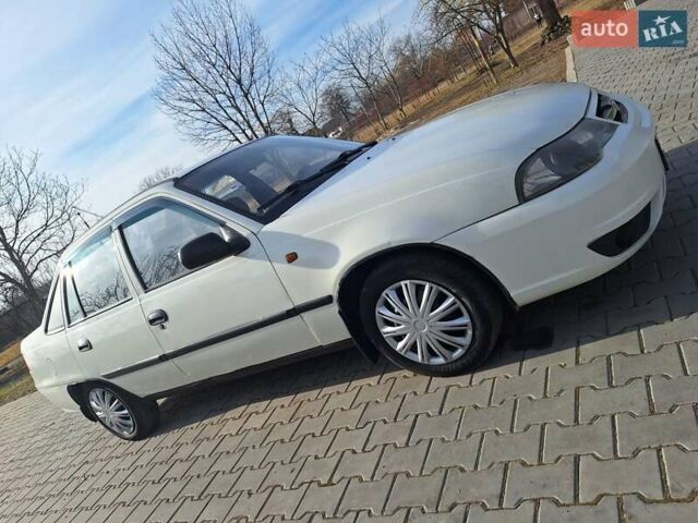 Белый Дэу Нексия, объемом двигателя 1.6 л и пробегом 321 тыс. км за 1600 $, фото 9 на Automoto.ua