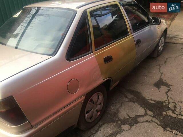 Бежевый Дэу Нексия, объемом двигателя 1.5 л и пробегом 310 тыс. км за 1065 $, фото 4 на Automoto.ua
