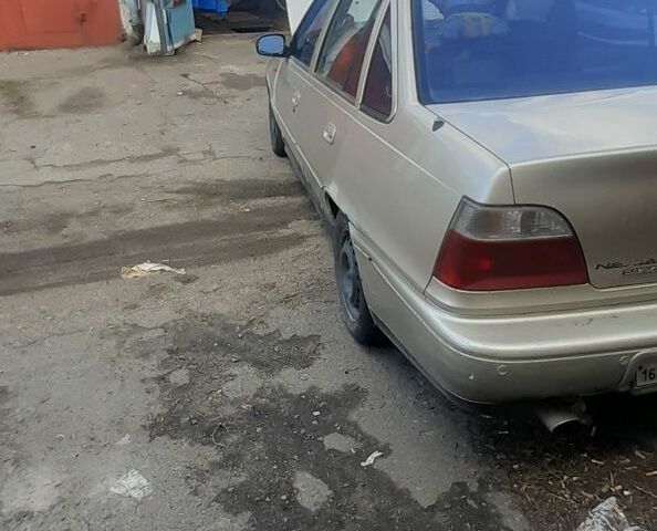 Бежевый Дэу Нексия, объемом двигателя 0 л и пробегом 100 тыс. км за 700 $, фото 4 на Automoto.ua