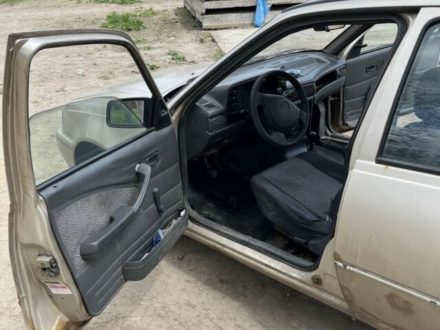 Бежевий Деу Нексія, об'ємом двигуна 1.6 л та пробігом 200 тис. км за 1100 $, фото 5 на Automoto.ua