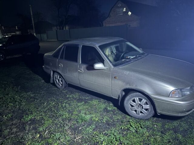 Бежевый Дэу Нексия, объемом двигателя 1.5 л и пробегом 498 тыс. км за 1420 $, фото 5 на Automoto.ua