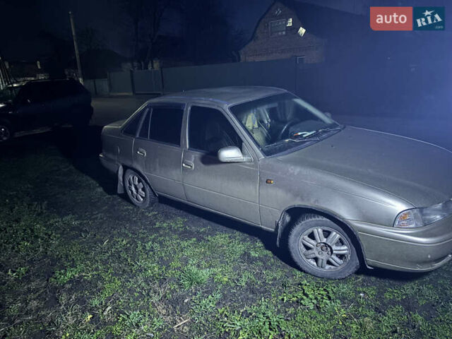 Бежевый Дэу Нексия, объемом двигателя 1.5 л и пробегом 498 тыс. км за 1417 $, фото 3 на Automoto.ua