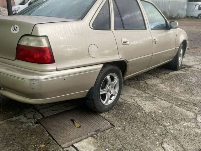 Бежевый Дэу Нексия, объемом двигателя 1.5 л и пробегом 250 тыс. км за 850 $, фото 1 на Automoto.ua