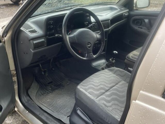 Бежевый Дэу Нексия, объемом двигателя 1.5 л и пробегом 250 тыс. км за 850 $, фото 3 на Automoto.ua