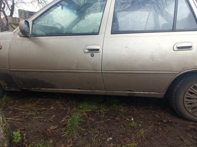 Бежевый Дэу Нексия, объемом двигателя 1.5 л и пробегом 317 тыс. км за 600 $, фото 4 на Automoto.ua