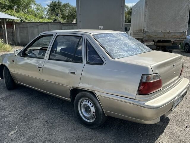 Бежевый Дэу Нексия, объемом двигателя 1.5 л и пробегом 280 тыс. км за 1000 $, фото 1 на Automoto.ua