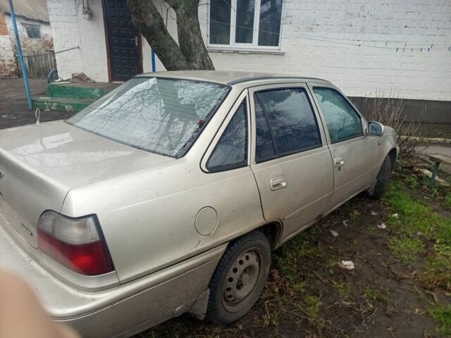 Бежевый Дэу Нексия, объемом двигателя 1.5 л и пробегом 317 тыс. км за 600 $, фото 1 на Automoto.ua