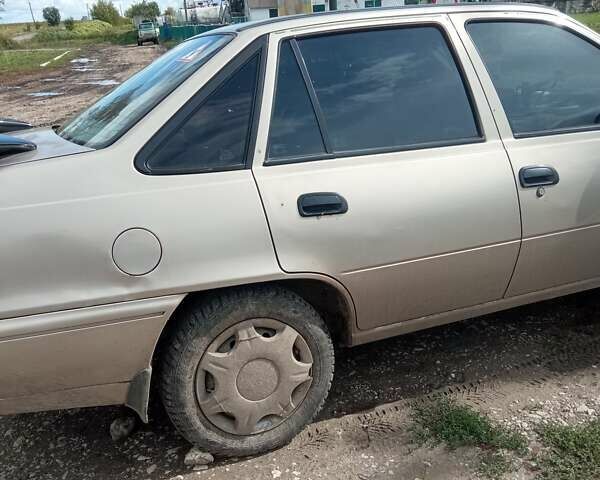Бежевий Деу Нексія, об'ємом двигуна 1.5 л та пробігом 97 тис. км за 1700 $, фото 1 на Automoto.ua