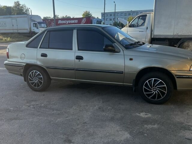 Бежевый Дэу Нексия, объемом двигателя 1.5 л и пробегом 263 тыс. км за 1450 $, фото 3 на Automoto.ua