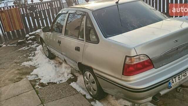 Бежевый Дэу Нексия, объемом двигателя 1.5 л и пробегом 260 тыс. км за 600 $, фото 5 на Automoto.ua
