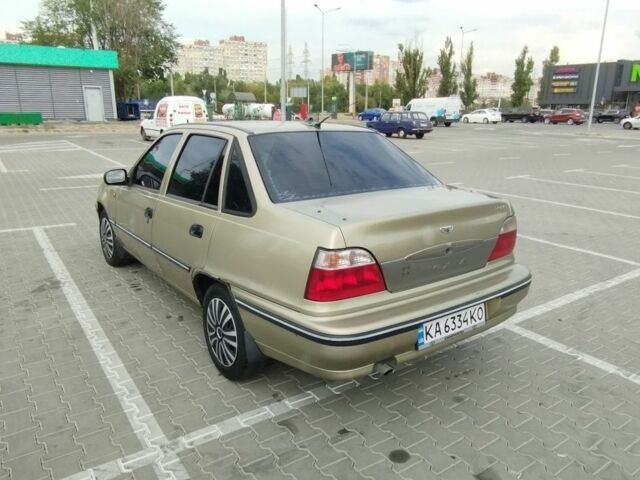 Бежевый Дэу Нексия, объемом двигателя 1.5 л и пробегом 230 тыс. км за 500 $, фото 5 на Automoto.ua
