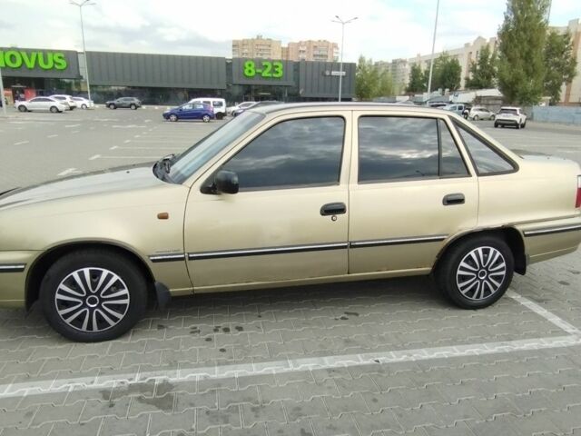 Бежевый Дэу Нексия, объемом двигателя 1.5 л и пробегом 230 тыс. км за 500 $, фото 3 на Automoto.ua