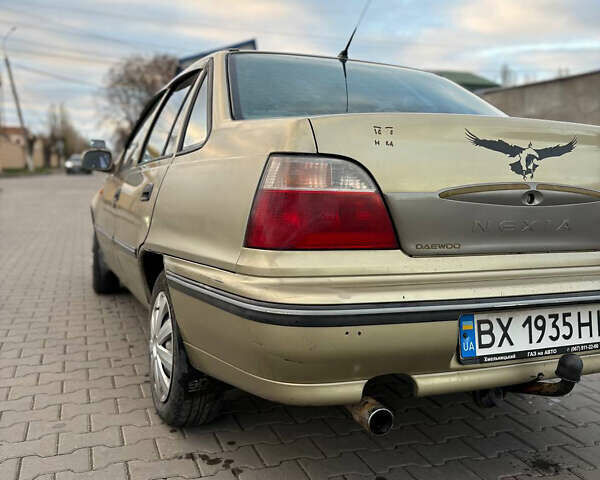 Бежевый Дэу Нексия, объемом двигателя 1.5 л и пробегом 273 тыс. км за 1150 $, фото 1 на Automoto.ua