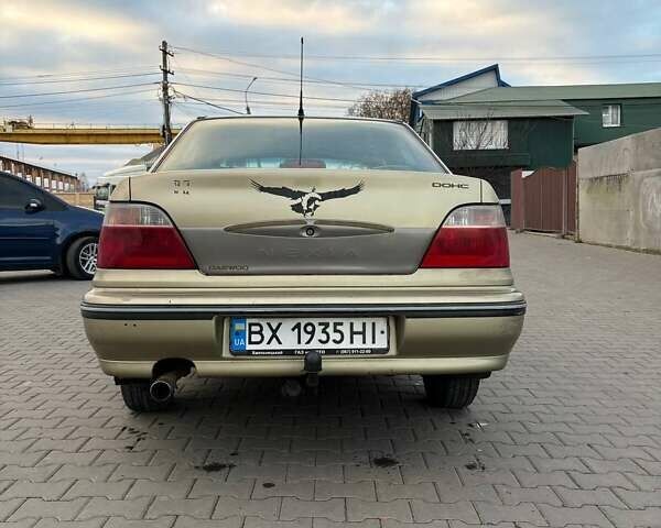 Бежевый Дэу Нексия, объемом двигателя 1.5 л и пробегом 273 тыс. км за 1150 $, фото 4 на Automoto.ua