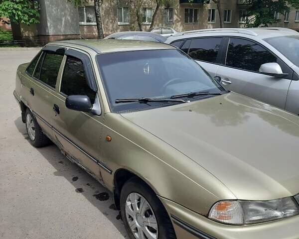 Бежевый Дэу Нексия, объемом двигателя 1.5 л и пробегом 180 тыс. км за 1448 $, фото 2 на Automoto.ua