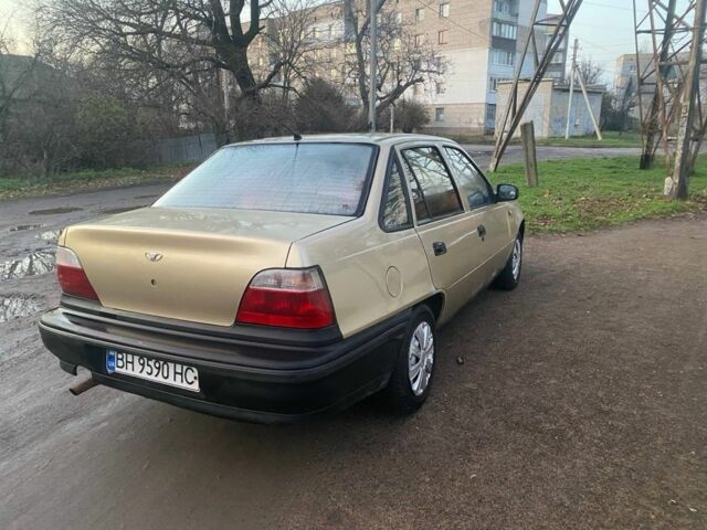 Бежевый Дэу Нексия, объемом двигателя 1.5 л и пробегом 200 тыс. км за 950 $, фото 2 на Automoto.ua