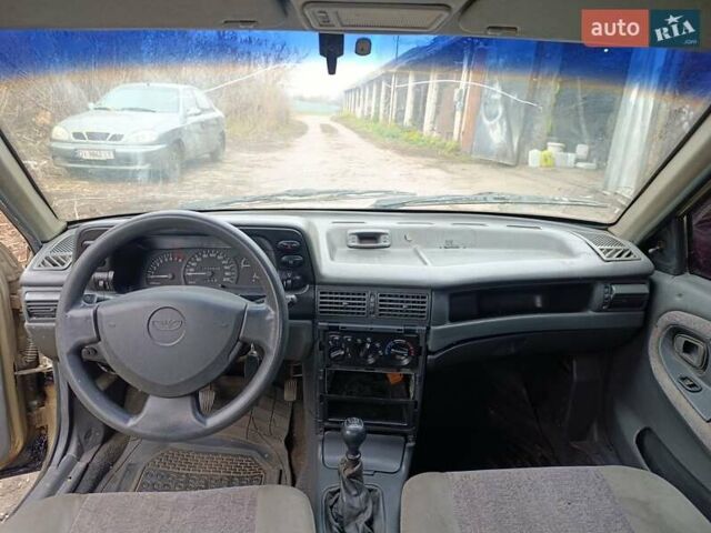 Бежевый Дэу Нексия, объемом двигателя 1.5 л и пробегом 277 тыс. км за 1000 $, фото 2 на Automoto.ua