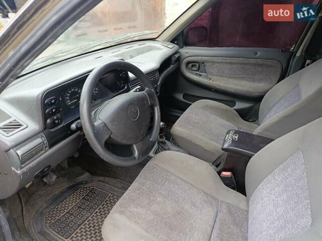 Бежевый Дэу Нексия, объемом двигателя 1.5 л и пробегом 277 тыс. км за 1000 $, фото 1 на Automoto.ua