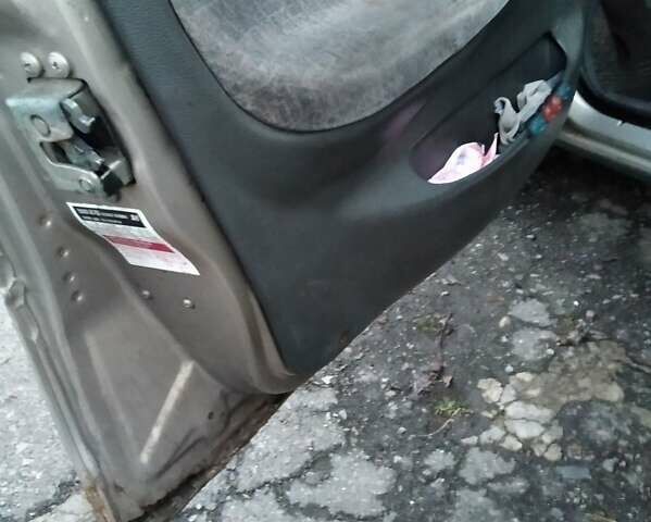 Бежевый Дэу Нексия, объемом двигателя 1.5 л и пробегом 252 тыс. км за 1200 $, фото 6 на Automoto.ua