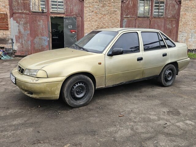 Бежевый Дэу Нексия, объемом двигателя 1.5 л и пробегом 234 тыс. км за 1150 $, фото 1 на Automoto.ua