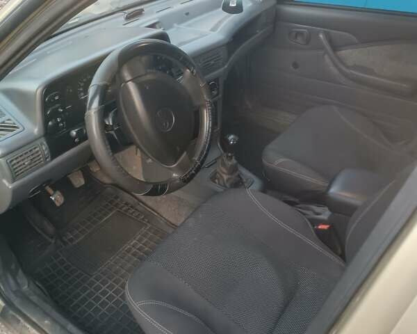 Бежевый Дэу Нексия, объемом двигателя 1.6 л и пробегом 280 тыс. км за 1667 $, фото 4 на Automoto.ua