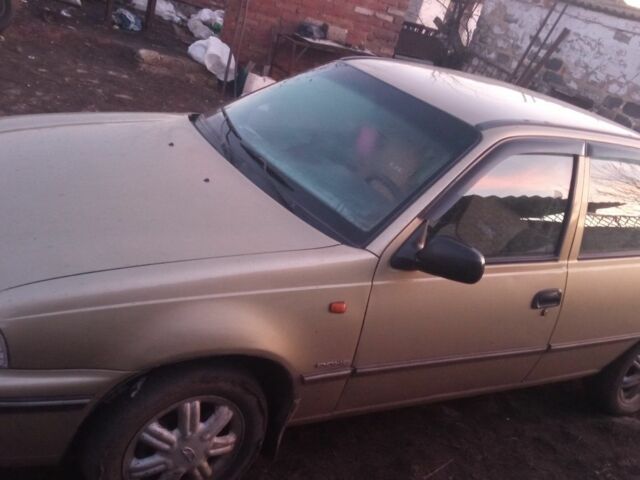 Бежевый Дэу Нексия, объемом двигателя 1.5 л и пробегом 137 тыс. км за 2100 $, фото 1 на Automoto.ua