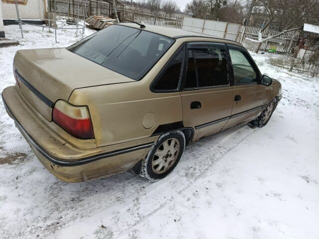 Бежевый Дэу Нексия, объемом двигателя 1.5 л и пробегом 360 тыс. км за 1100 $, фото 3 на Automoto.ua