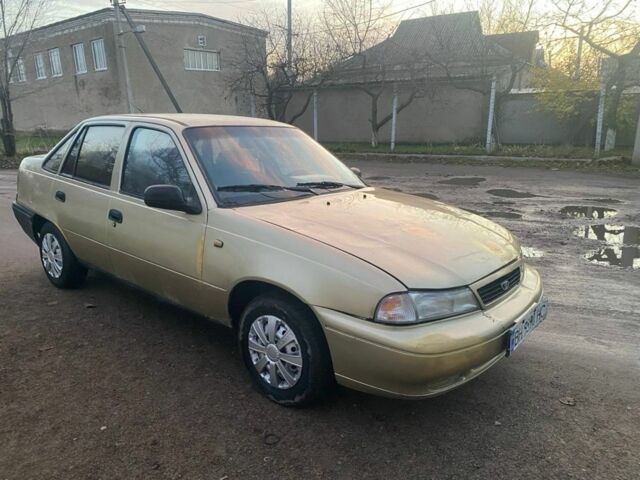 Бежевый Дэу Нексия, объемом двигателя 1.5 л и пробегом 200 тыс. км за 950 $, фото 1 на Automoto.ua