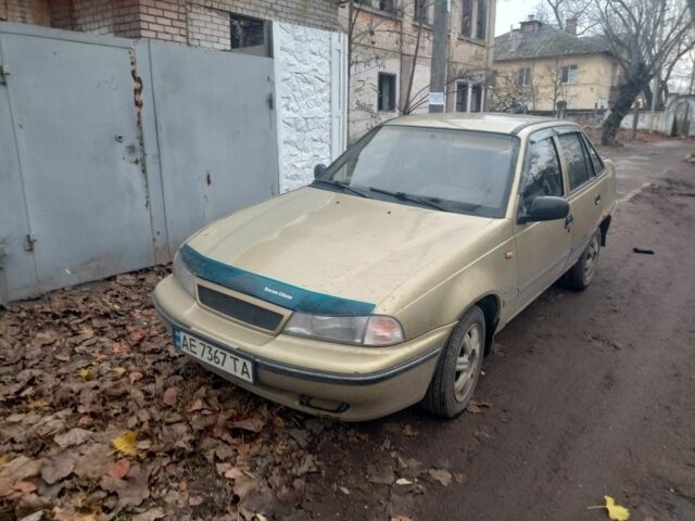Бежевый Дэу Нексия, объемом двигателя 1.5 л и пробегом 368 тыс. км за 750 $, фото 2 на Automoto.ua