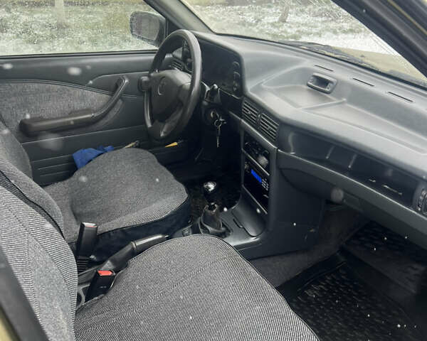 Бежевий Деу Нексія, об'ємом двигуна 1.5 л та пробігом 130 тис. км за 2100 $, фото 8 на Automoto.ua