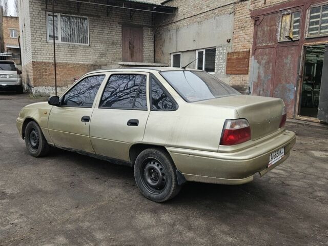 Бежевый Дэу Нексия, объемом двигателя 1.5 л и пробегом 234 тыс. км за 1150 $, фото 2 на Automoto.ua
