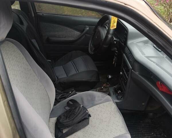 Бежевий Деу Нексія, об'ємом двигуна 1.5 л та пробігом 277 тис. км за 999 $, фото 3 на Automoto.ua