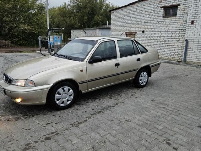 Бежевый Дэу Нексия, объемом двигателя 0 л и пробегом 260 тыс. км за 750 $, фото 2 на Automoto.ua