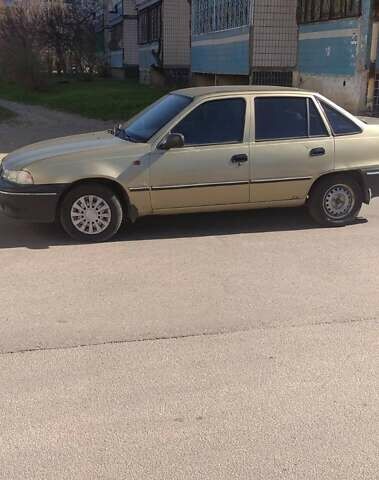 Бежевий Деу Нексія, об'ємом двигуна 1.5 л та пробігом 250 тис. км за 1800 $, фото 2 на Automoto.ua