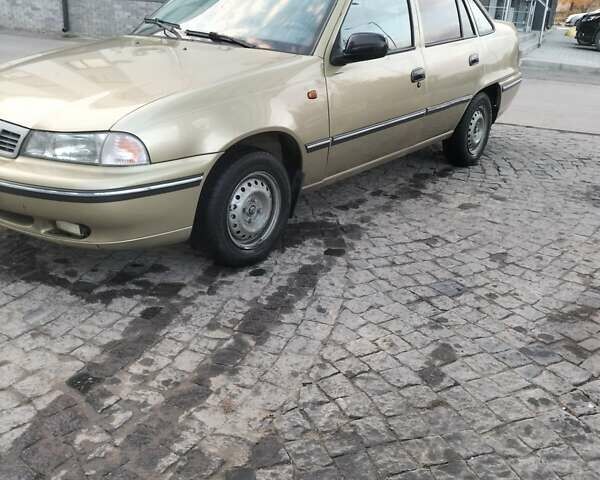 Бежевий Деу Нексія, об'ємом двигуна 1.5 л та пробігом 170 тис. км за 1200 $, фото 1 на Automoto.ua