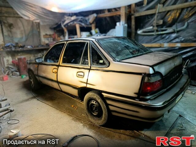 Бежевый Дэу Нексия, объемом двигателя 1.5 л и пробегом 277 тыс. км за 999 $, фото 1 на Automoto.ua