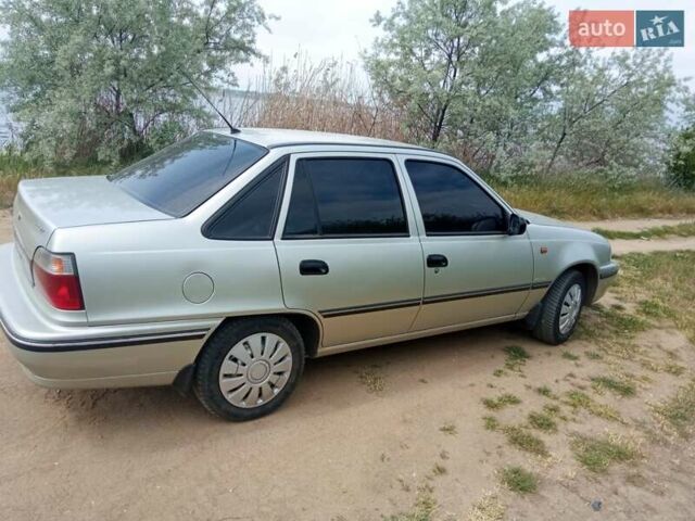 Бежевый Дэу Нексия, объемом двигателя 1.6 л и пробегом 70 тыс. км за 2700 $, фото 3 на Automoto.ua