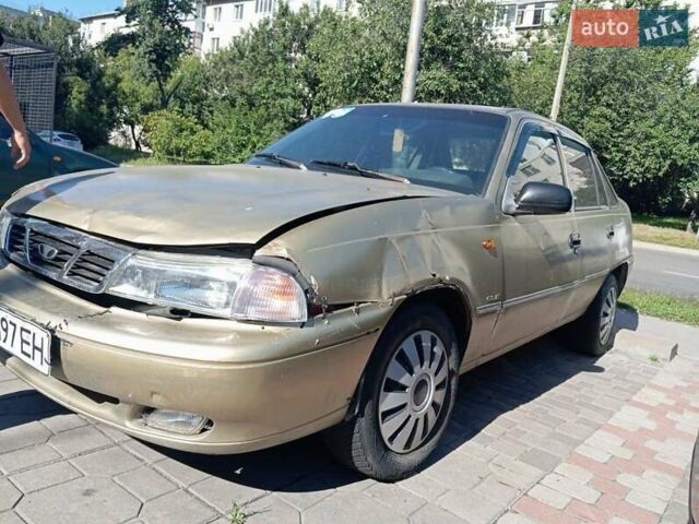 Бежевый Дэу Нексия, объемом двигателя 1.5 л и пробегом 110 тыс. км за 1090 $, фото 4 на Automoto.ua