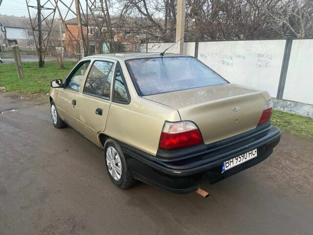 Бежевый Дэу Нексия, объемом двигателя 1.5 л и пробегом 200 тыс. км за 950 $, фото 3 на Automoto.ua