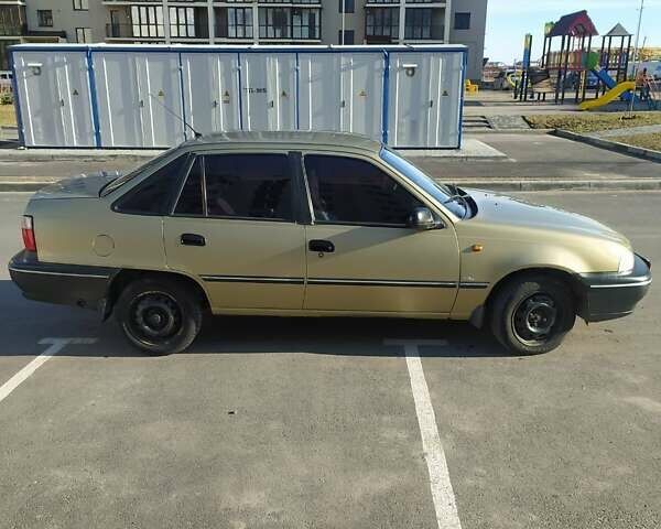Бежевый Дэу Нексия, объемом двигателя 1.5 л и пробегом 250 тыс. км за 2000 $, фото 6 на Automoto.ua