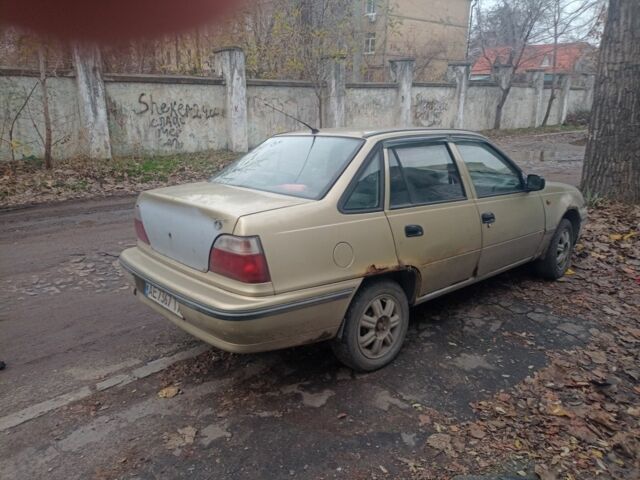 Бежевый Дэу Нексия, объемом двигателя 1.5 л и пробегом 368 тыс. км за 750 $, фото 1 на Automoto.ua