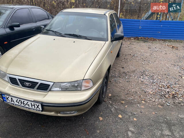 Бежевый Дэу Нексия, объемом двигателя 1.5 л и пробегом 308 тыс. км за 2100 $, фото 3 на Automoto.ua