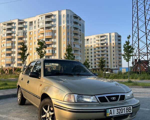 Бежевый Дэу Нексия, объемом двигателя 1.5 л и пробегом 219 тыс. км за 1300 $, фото 2 на Automoto.ua
