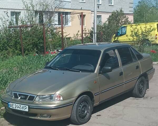 Бежевый Дэу Нексия, объемом двигателя 1.6 л и пробегом 280 тыс. км за 1667 $, фото 1 на Automoto.ua