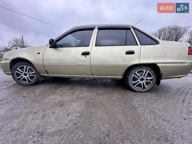 Бежевый Дэу Нексия, объемом двигателя 1.5 л и пробегом 254 тыс. км за 1950 $, фото 9 на Automoto.ua