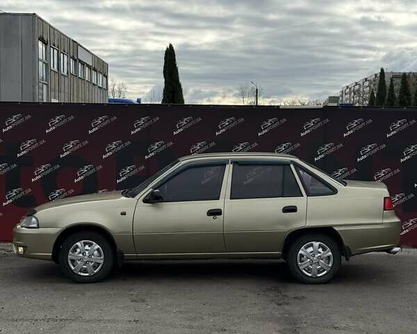 Бежевый Дэу Нексия, объемом двигателя 0 л и пробегом 111 тыс. км за 2600 $, фото 4 на Automoto.ua