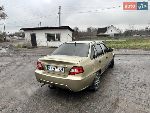 Бежевый Дэу Нексия, объемом двигателя 1.5 л и пробегом 254 тыс. км за 1950 $, фото 5 на Automoto.ua